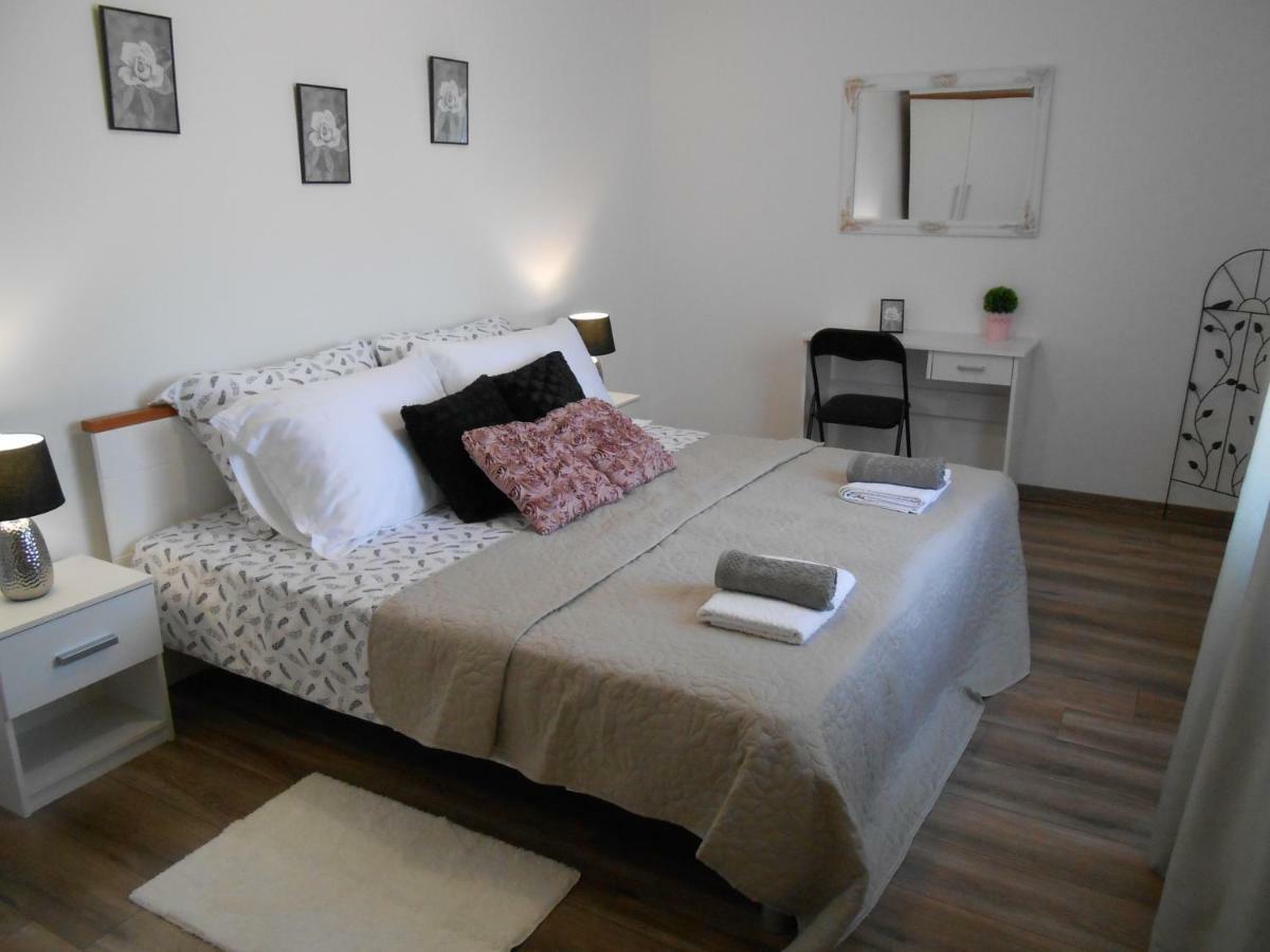 The Golden Well Apartment Rovinj Exterior photo